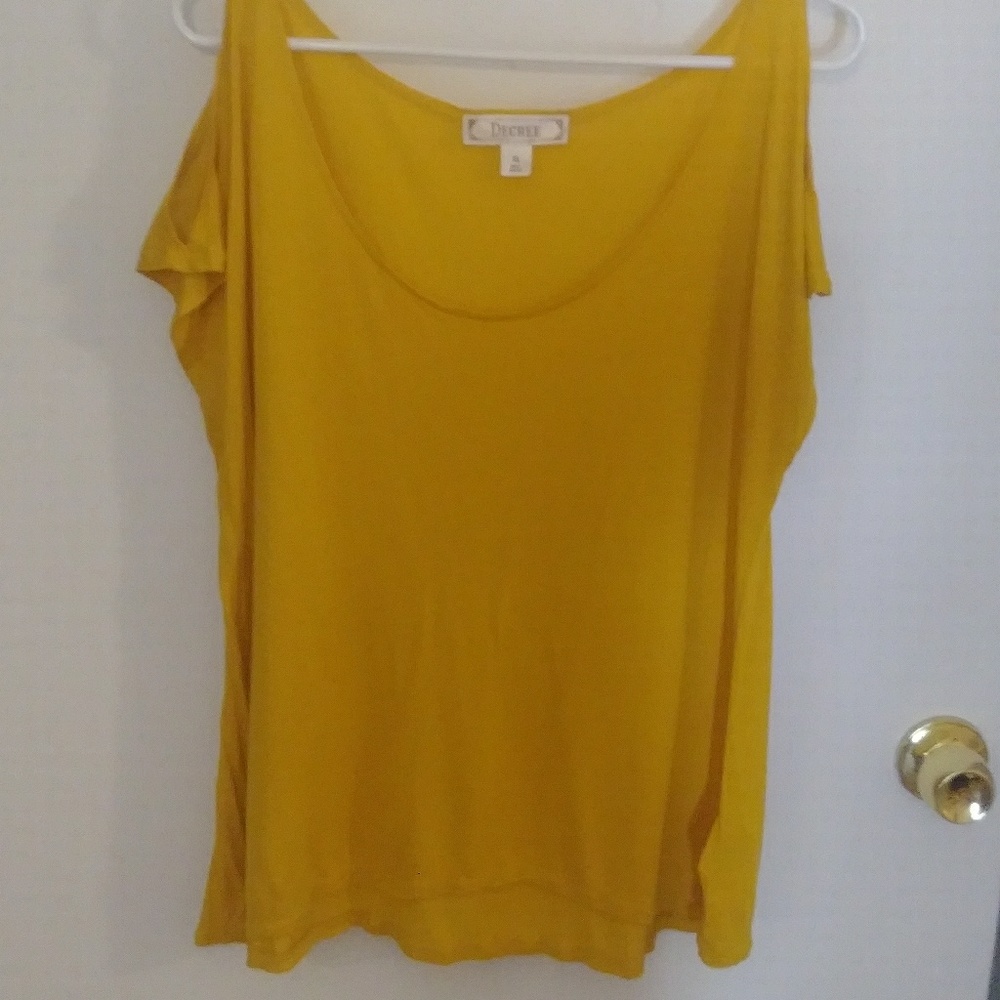 🌟Yellow Cold Shoulder Top
